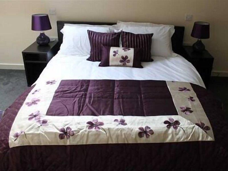 Hotel We Three Loggerheads Gwernymynydd Exteriér fotografie