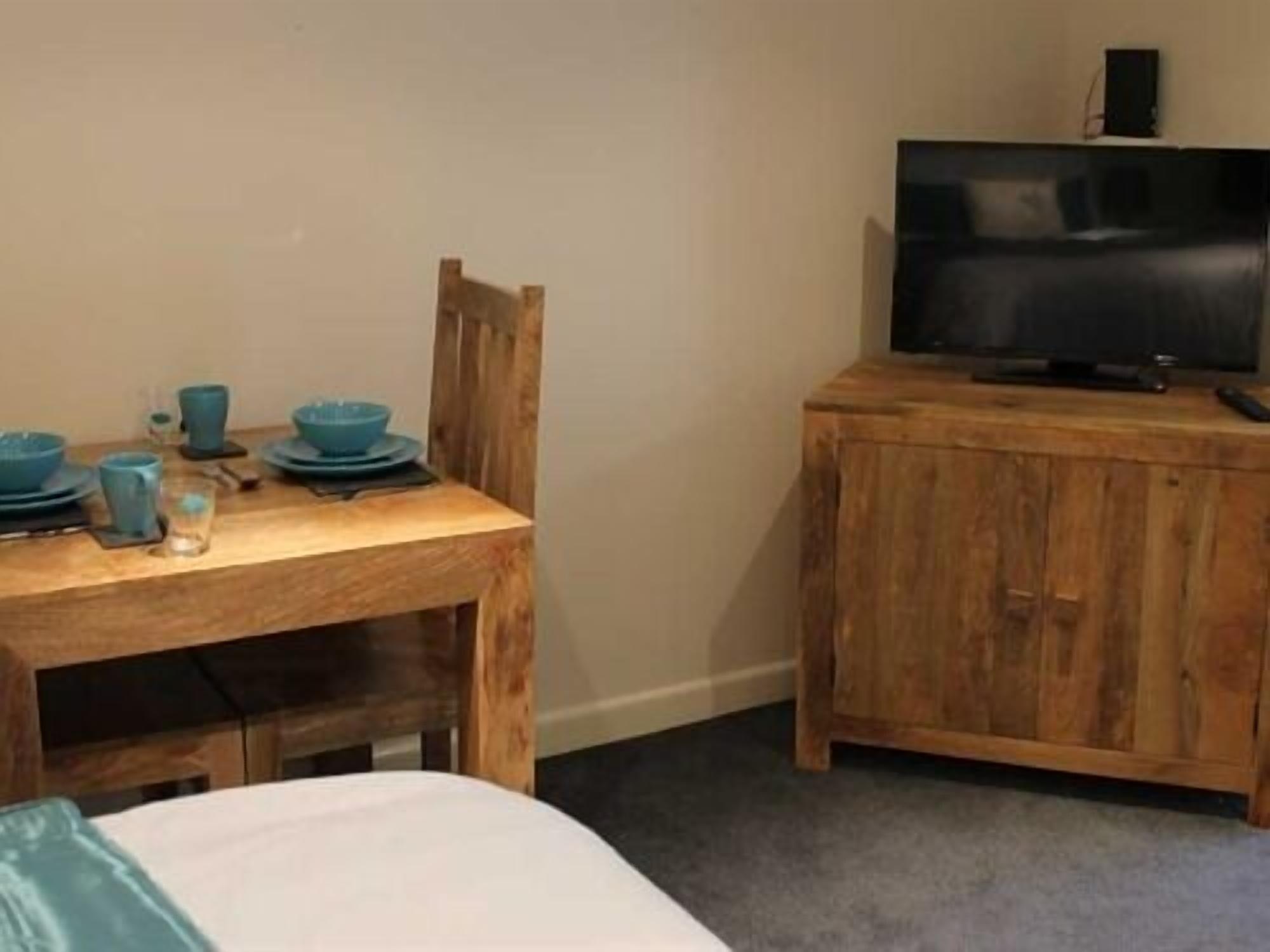 Hotel We Three Loggerheads Gwernymynydd Exteriér fotografie
